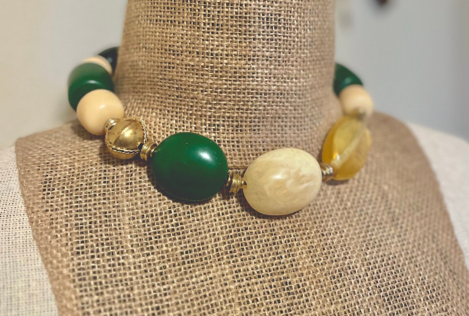 Art Deco Vintage Resin Necklace - Image 14