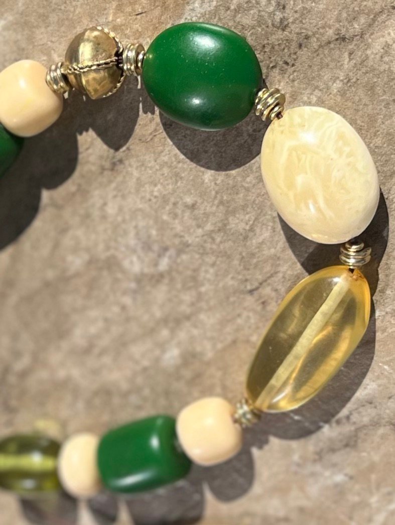 Art Deco Vintage Resin Necklace - Image 4