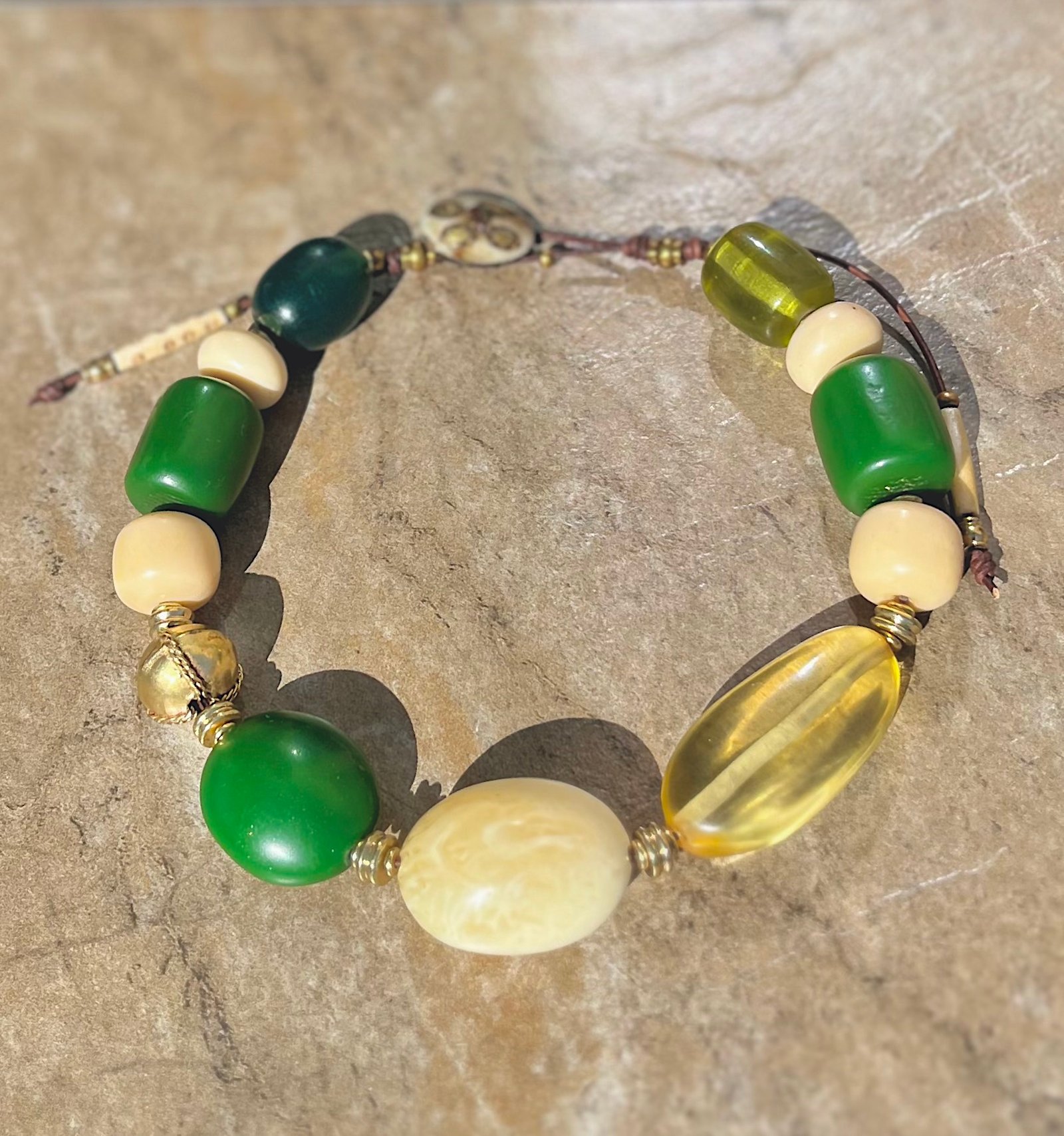 Art Deco Vintage Resin Necklace - Image 13