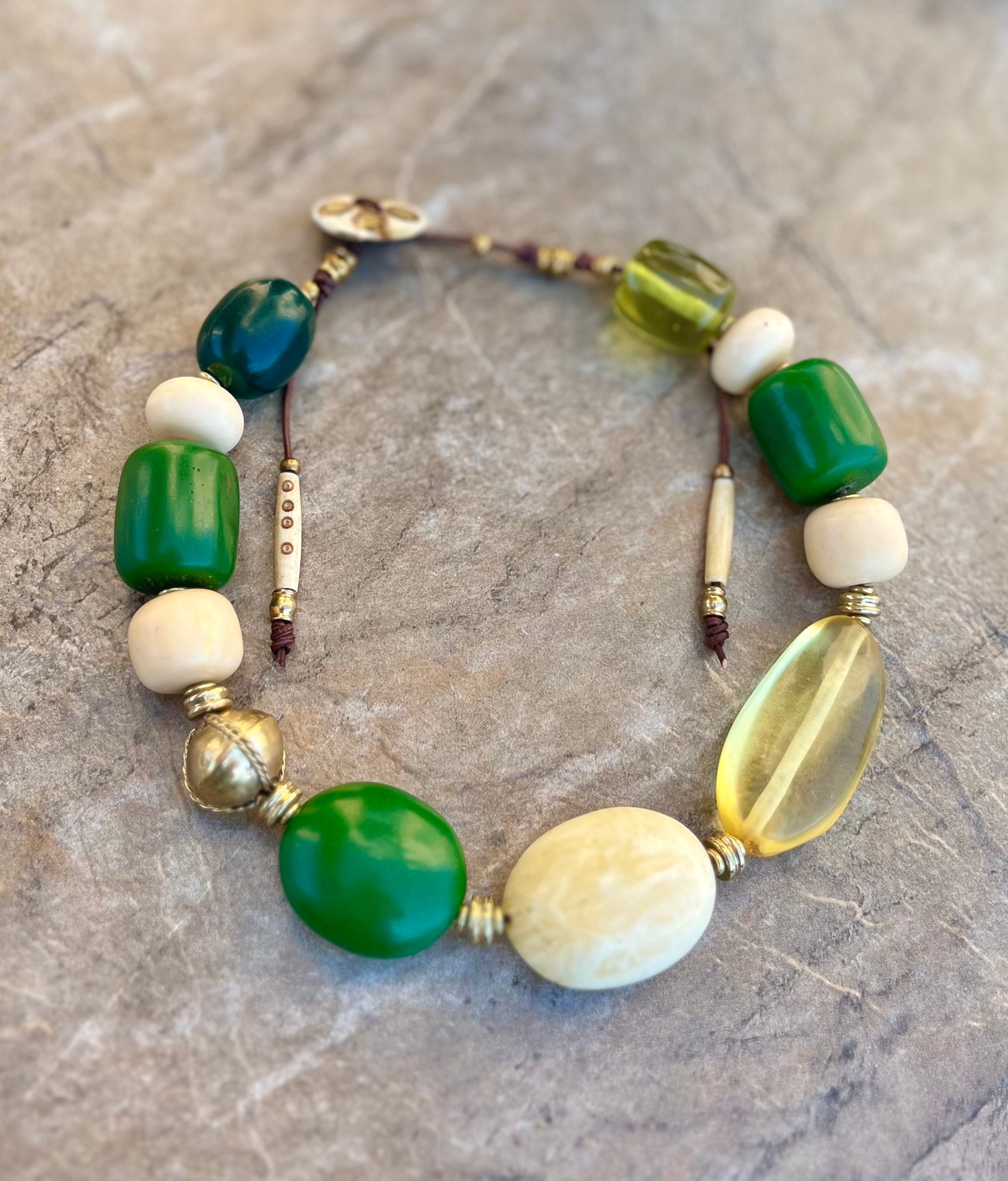 Art Deco Vintage Resin Necklace - Image 7