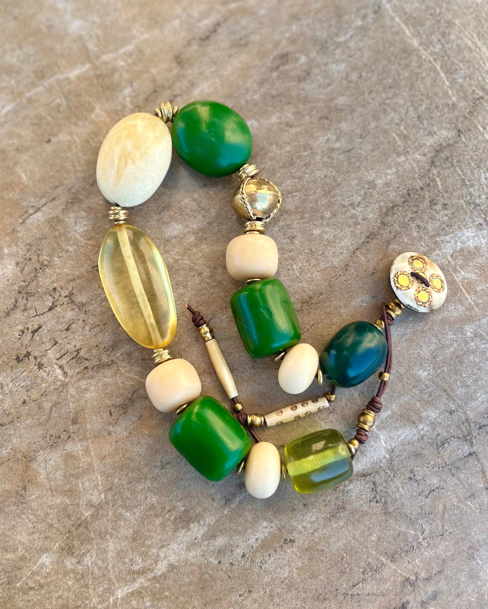 Art Deco Vintage Resin Necklace - Image 15