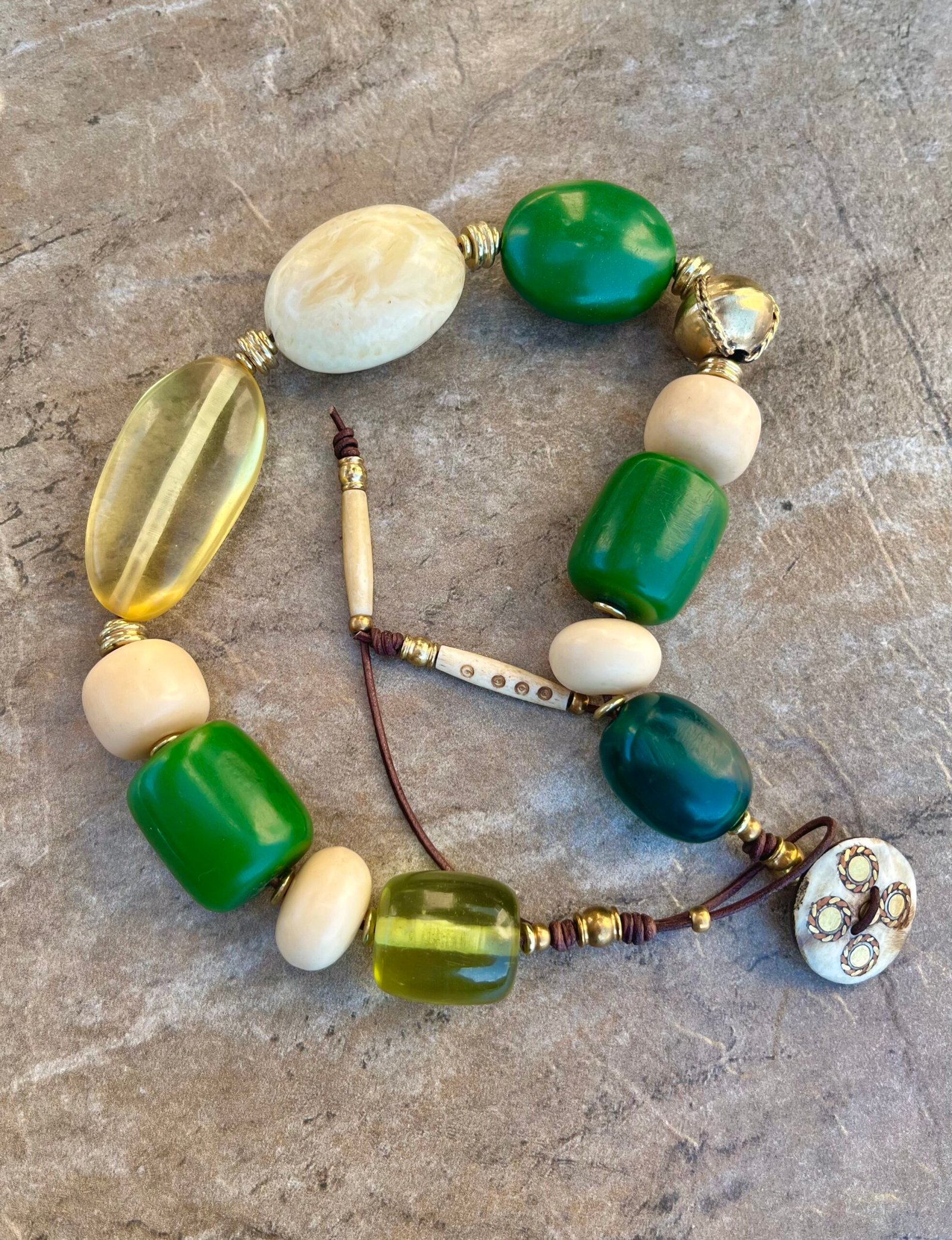 Art Deco Vintage Resin Necklace - Image 8