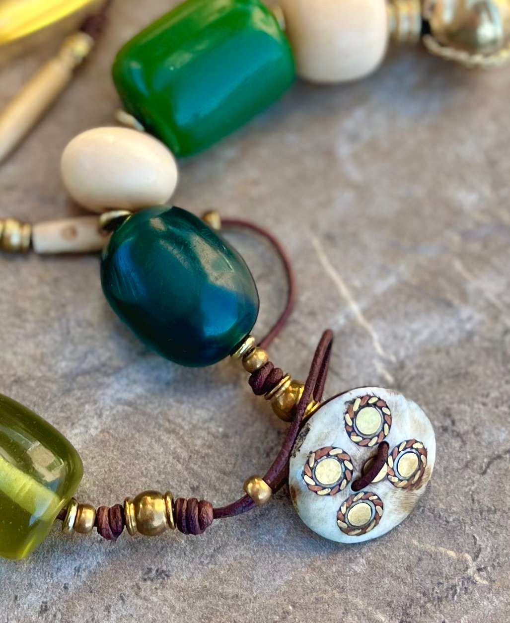 Art Deco Vintage Resin Necklace - Image 6