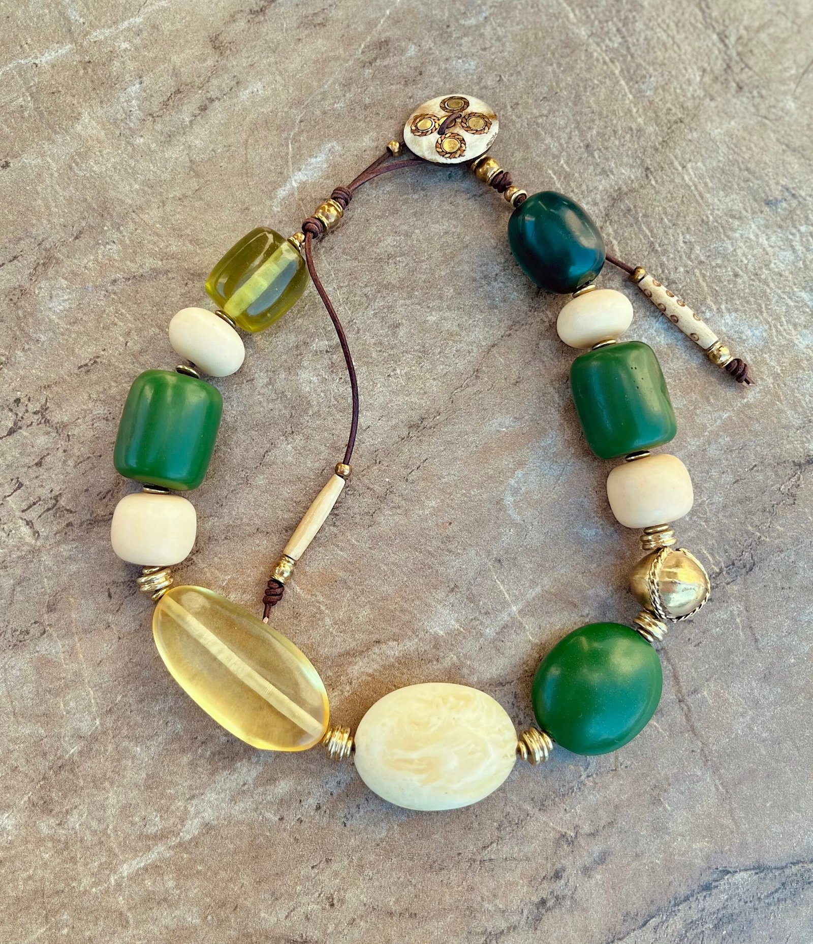 Art Deco Vintage Resin Necklace - Image 2