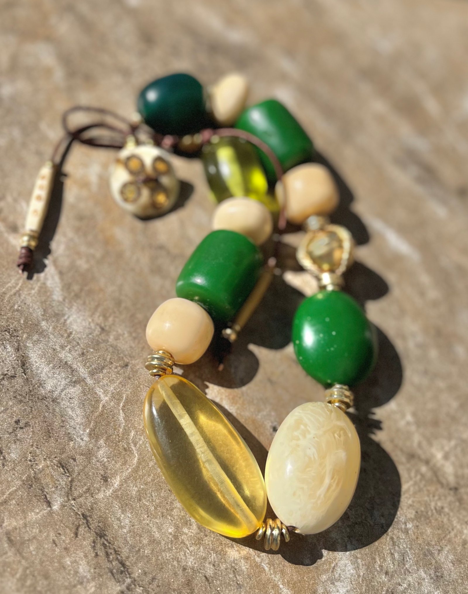 Art Deco Vintage Resin Necklace - Image 11